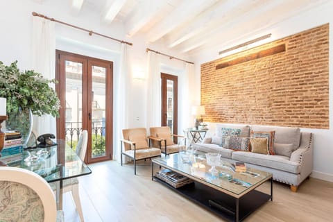 Property building, TV and multimedia, Living room, Photo of the whole room, Seating area
