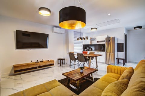 TV and multimedia, Kitchen or kitchenette, Living room, Dining area