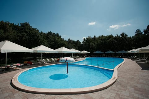 Swimming pool, Swimming pool