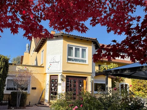 Facade/entrance, Balcony/Terrace, Autumn