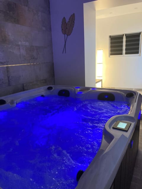 Hot Tub, Spa and wellness centre/facilities