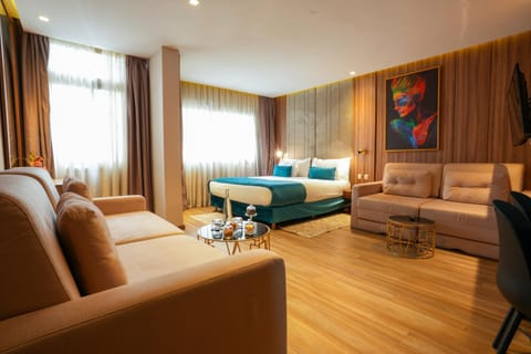 Bed, Living room, Photo of the whole room, Decorative detail, Seating area, Dining area