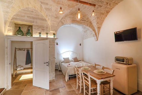 Bed, TV and multimedia, Kitchen or kitchenette, Living room, Dining area, Bedroom
