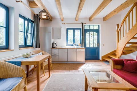 Kitchen or kitchenette, Living room, Seating area, Dining area