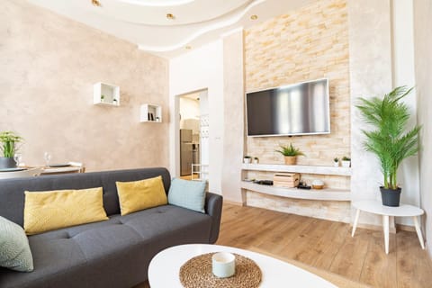 Communal lounge/ TV room, TV and multimedia, Living room, Seating area