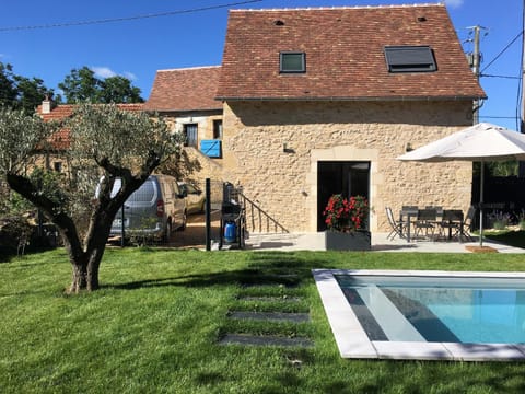 Property building, Garden, Garden view, Swimming pool, Swimming pool