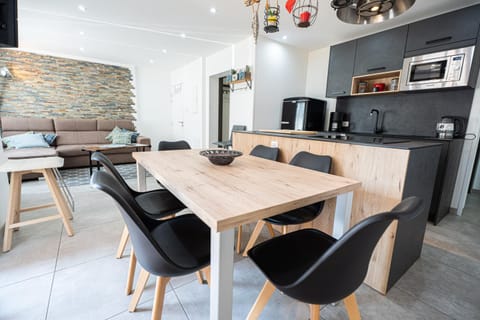 Dining area, kitchen