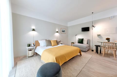 Seating area, Dining area, Bedroom