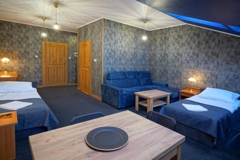 Bed, Photo of the whole room, Seating area