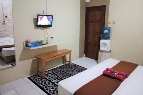 Bed, TV and multimedia, Bedroom