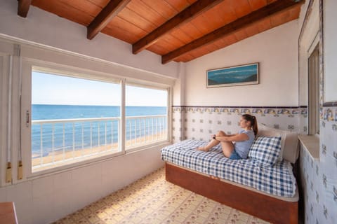 Bed, View (from property/room), Balcony/Terrace, Living room, Sea view