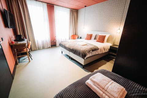 Bed, TV and multimedia