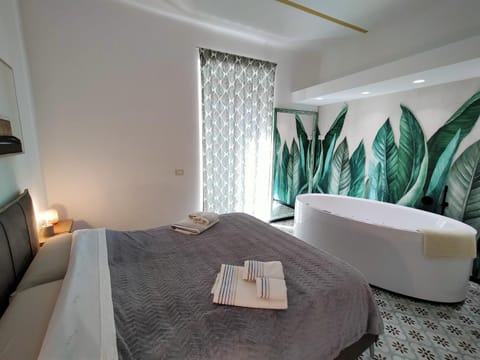 Hot Tub, Bedroom