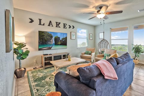 Scenic Terrace House in Canyon Lake