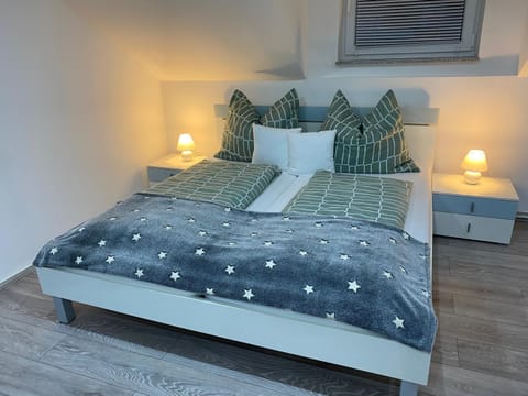 Property building, Bed, Photo of the whole room, Bedroom