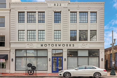 Facade/entrance