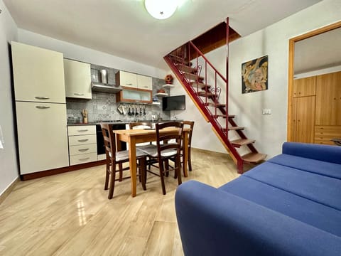 Kitchen or kitchenette, Living room