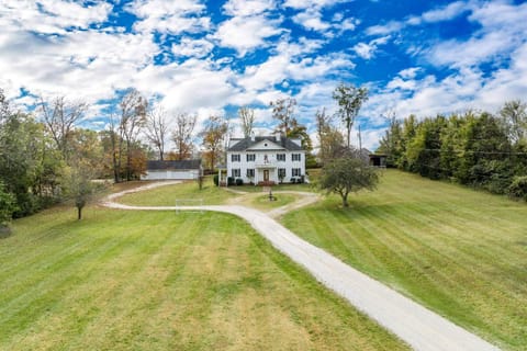 Colonial Manor House in Tennessee