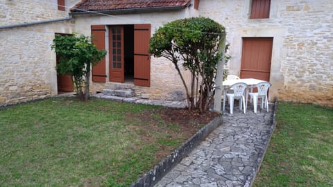 Facade/entrance, Garden view