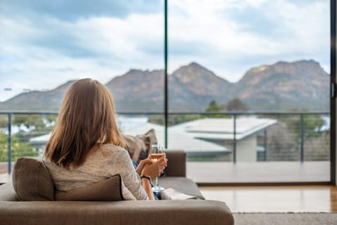 Natural landscape, View (from property/room), Balcony/Terrace, Living room, Seating area, Mountain view, Sea view
