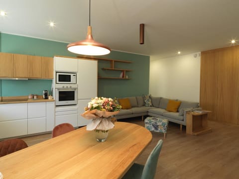 Communal lounge/ TV room, Kitchen or kitchenette, Seating area, Dining area