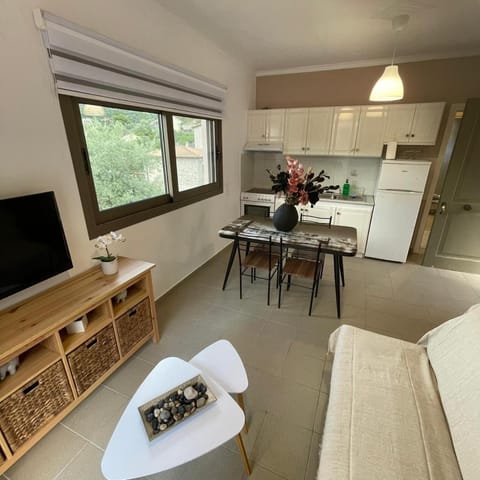 TV and multimedia, Living room, Seating area, Dining area, oven