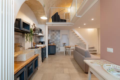 Kitchen or kitchenette, Living room, Dining area, minibar, oven, stove