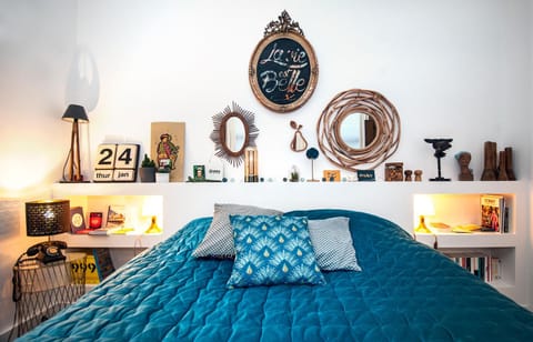 Photo of the whole room, Decorative detail, Decorative detail, Bedroom