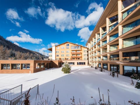 Property building, Facade/entrance, Winter