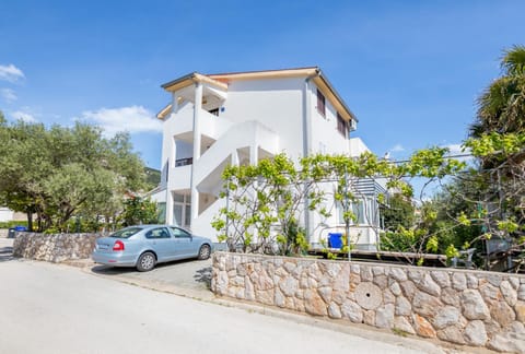 Property building, Day, Location, Parking