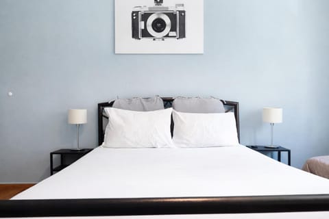 Comfortable Modern Entire House near the center of Athens-Blue Serenity Apartment in Athens