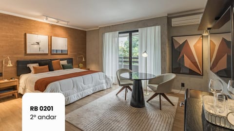 Bed, Photo of the whole room, Seating area, Bedroom, air conditioner