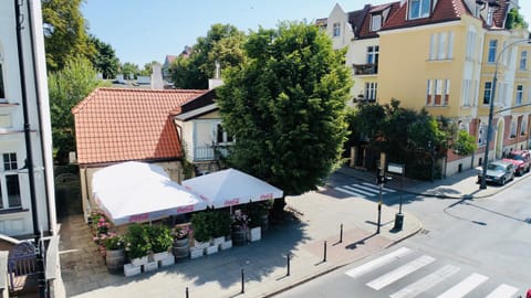 Property building, Restaurant/places to eat, Bird's eye view
