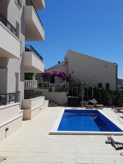 Property building, Swimming pool, Swimming pool