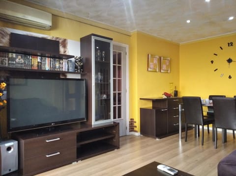 Communal lounge/ TV room, Seating area, Dining area