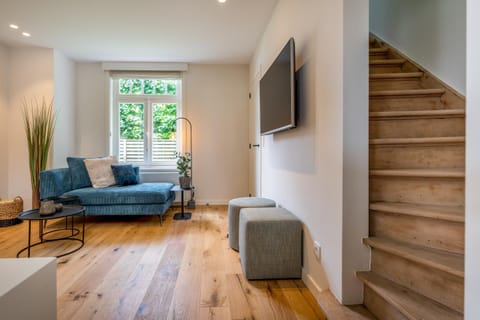 Communal lounge/ TV room, TV and multimedia, Living room, Seating area