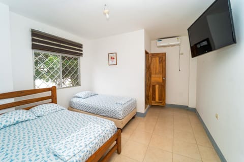 Bed, TV and multimedia, Photo of the whole room, Bedroom, air conditioner