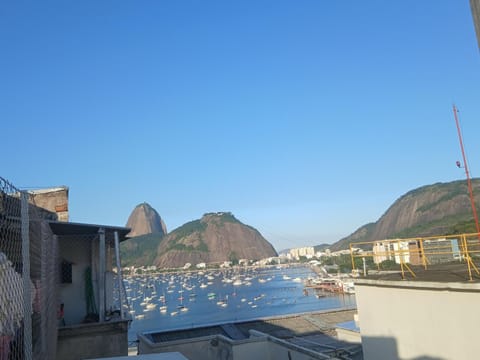 Praia Botafogo 5 minutos Copacabana, completo, SmarTV e metrô perto Apartment in Santa Teresa