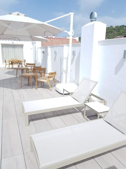 View (from property/room), Balcony/Terrace, sunbed
