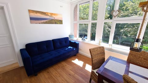 Staff, Bed, Activities, View (from property/room), Food and drinks, Street view, Family