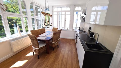 Activities, Kitchen or kitchenette, Dining area