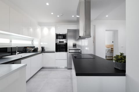 Kitchen or kitchenette, microwave, oven, stove