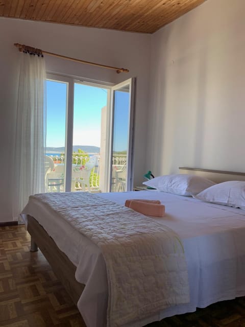 Bed, Bedroom, Sea view