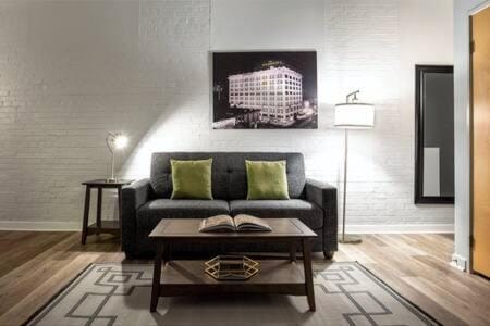 TWO Bold 2BR 2BA Apartments by CozySuites Apartment in Indianapolis