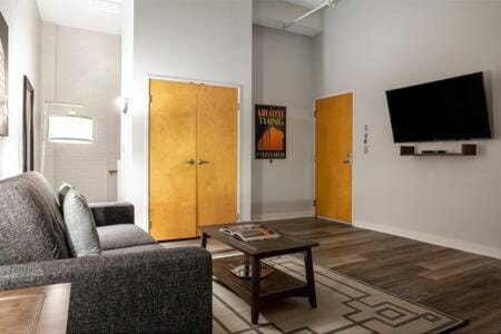TWO Bold 2BR 2BA Apartments by CozySuites Apartment in Indianapolis