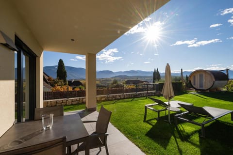 Seating area, Mountain view, sunbed