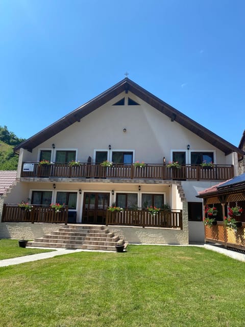 Property building, Balcony/Terrace