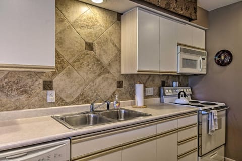 Resort Condo in Branson 4 Mi to the 76 Strip! Apartment in Hollister