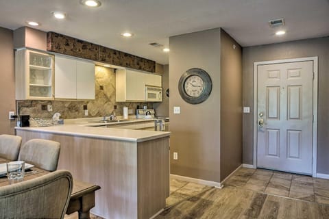 Resort Condo in Branson 4 Mi to the 76 Strip! Apartment in Hollister