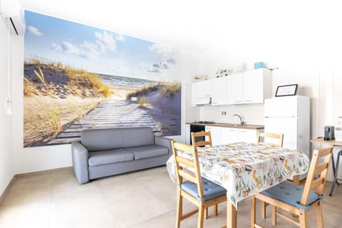 Kitchen or kitchenette, Living room, Dining area, oven, pet friendly